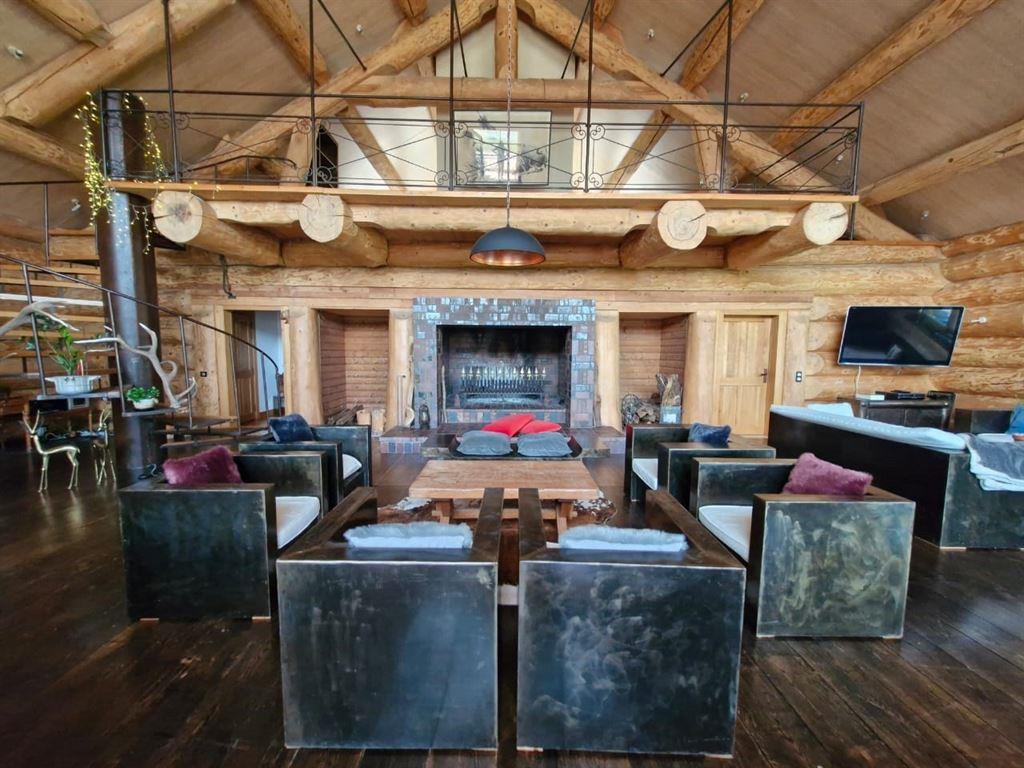 Exceptional chalet over 450sqm with 86 acres of closed parked in Yonne department