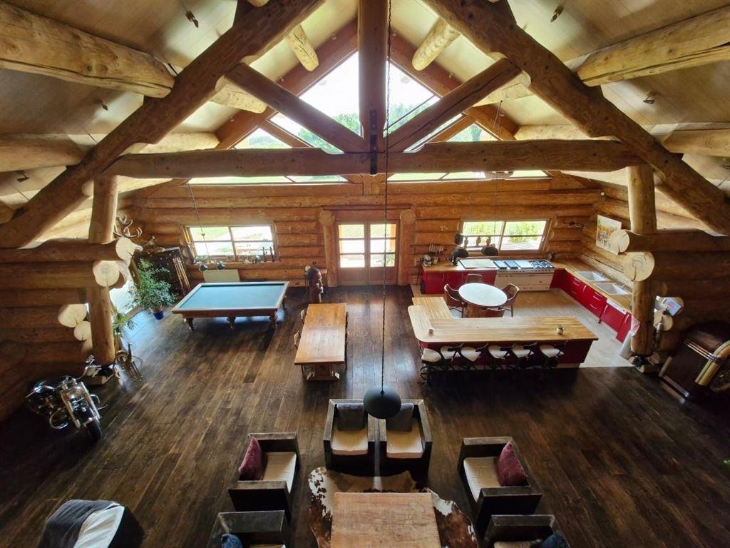 Exceptional chalet over 450sqm with 86 acres of closed parked in Yonne department