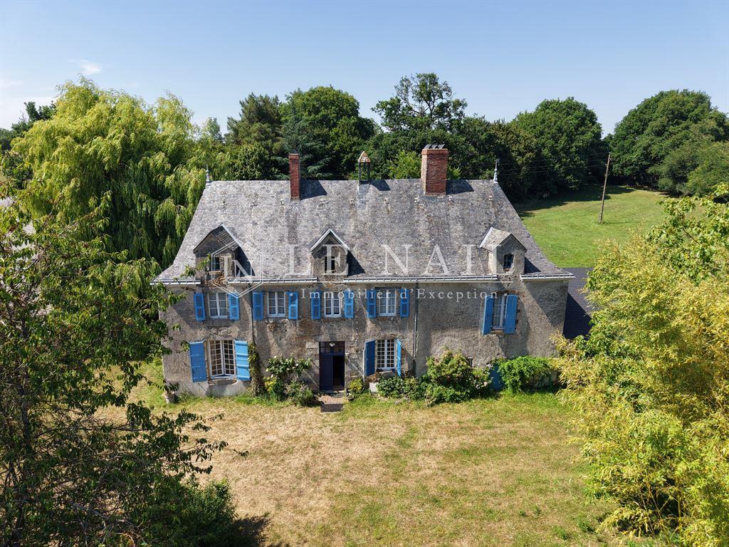 Lovely presbytery to restore 20 minutes from Laval (Mayenne