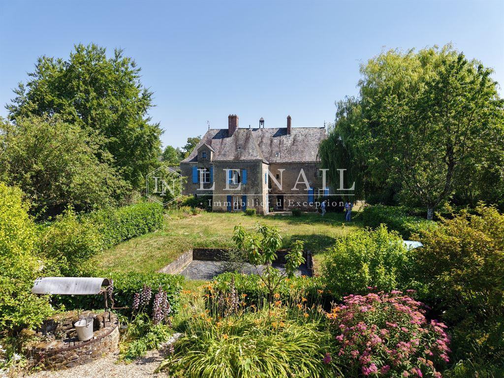 Lovely presbytery to restore 20 minutes from Laval (Mayenne