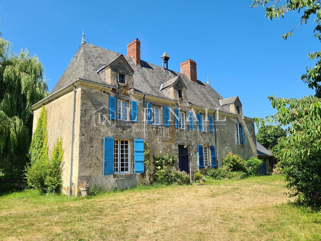 Lovely presbytery to restore 20 minutes from Laval (Mayenne
