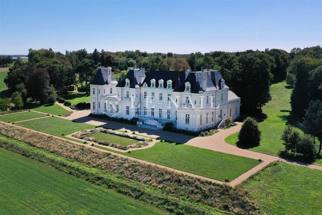 Large 19Th C. Château And Its 24 Acres Of Land In Maine-Et-Loire