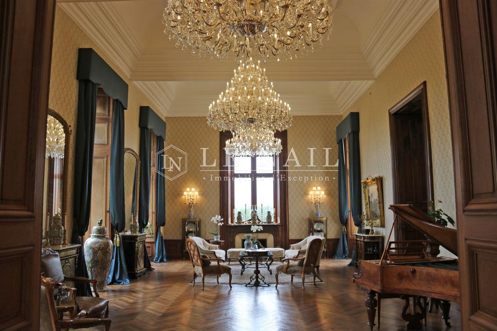 Large 19Th C. Château And Its 24 Acres Of Land In Maine-Et-Loire