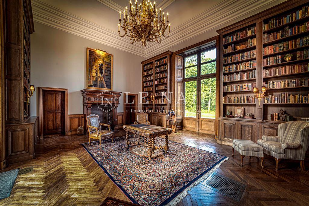 Large 19Th C. Château And Its 24 Acres Of Land In Maine-Et-Loire