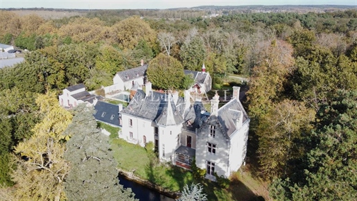 Remarquable Château Neogothique En Sud Anjou