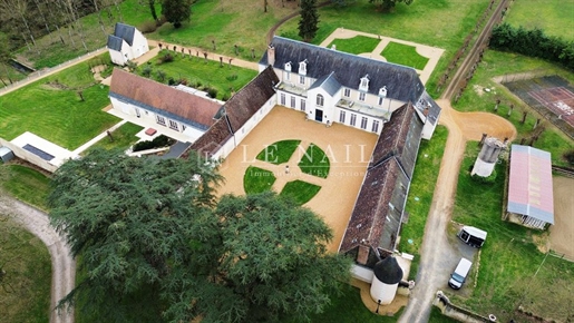 Superb 16Th And 18Th Centuries Château Completely Restored And Improved In A Private Park, At 15 Km