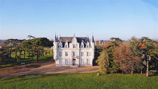 Hermoso castillo del siglo XIX a orillas del Loira, a 35 minutos de Angers