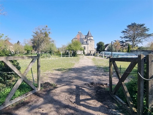 Charming Family Château From 16Th And 19Th Centuries With 7,41 Acres