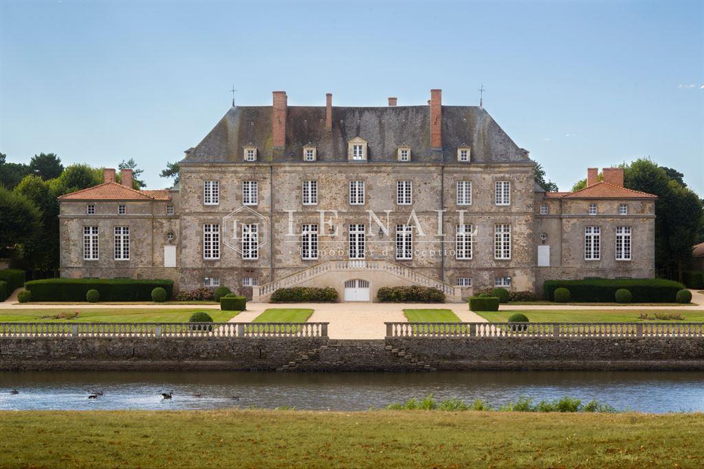 Superb 18th Century château, listed as a Historic Monument, in its 103 acres estate, in Vendée.