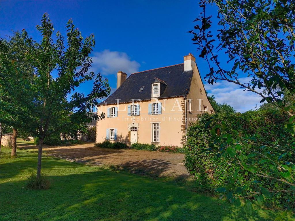 Restored 16th C. Manor house and 19th C. Dwelling in Southern Mayenne department