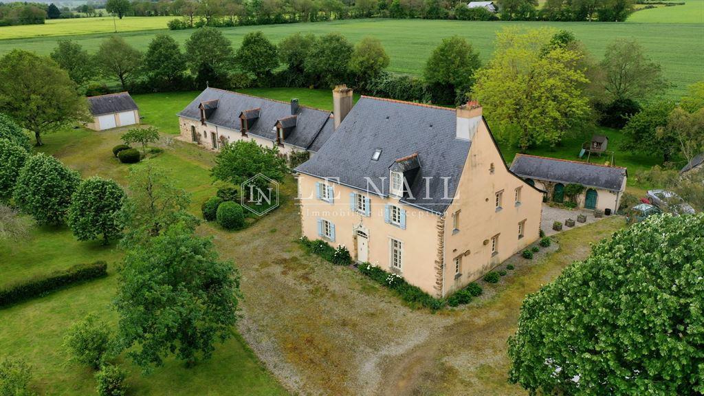 Restored 16th C. Manor house and 19th C. Dwelling in Southern Mayenne department