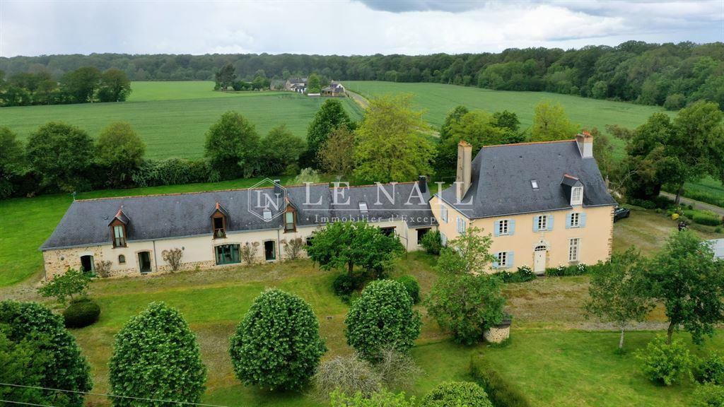 Restored 16th C. Manor house and 19th C. Dwelling in Southern Mayenne department