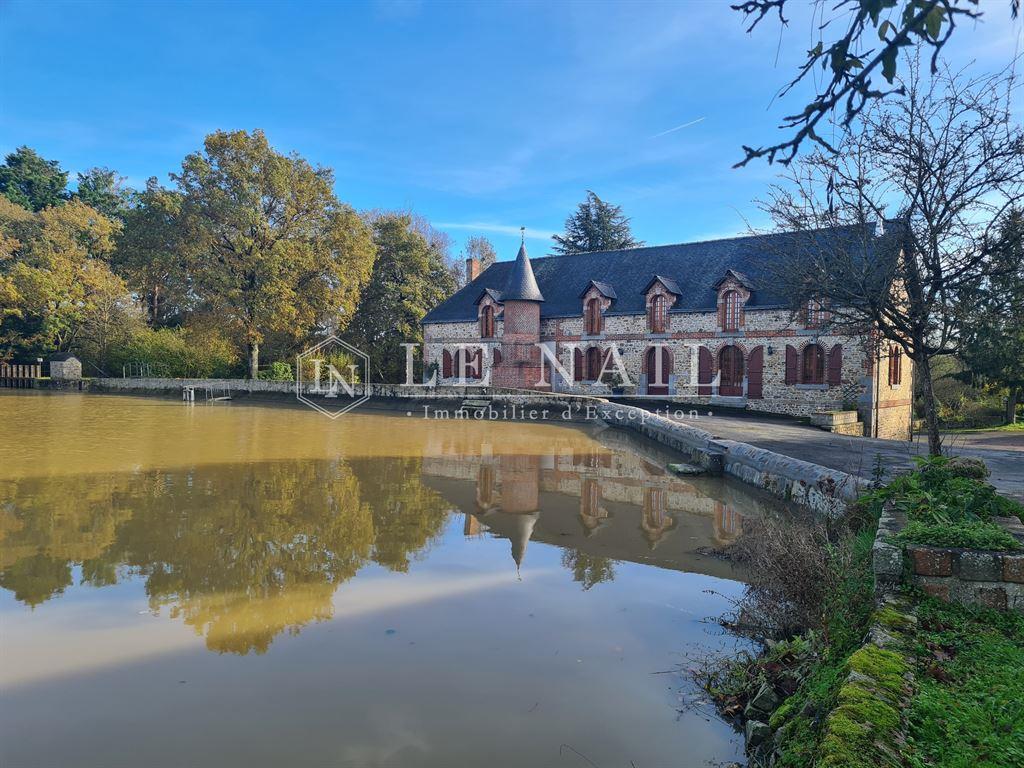 Rare 37-acre pond and mill in Pays de la Loire (Southern Mayenne department)