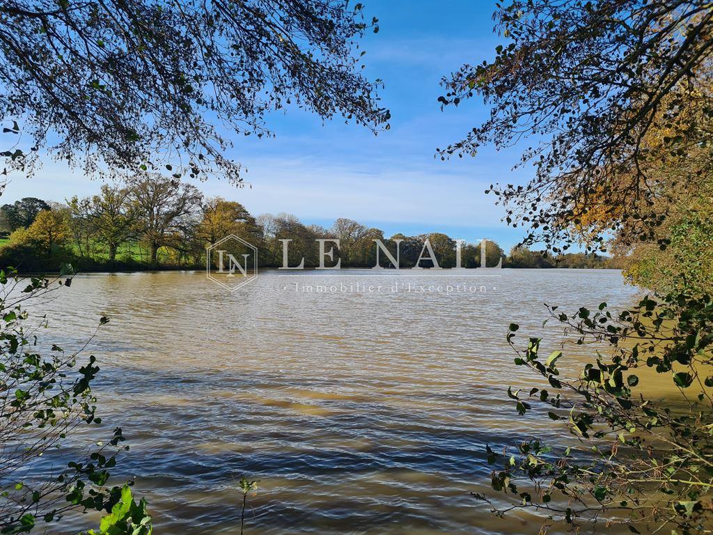Rare 37-acre pond and mill in Pays de la Loire (Southern Mayenne department)