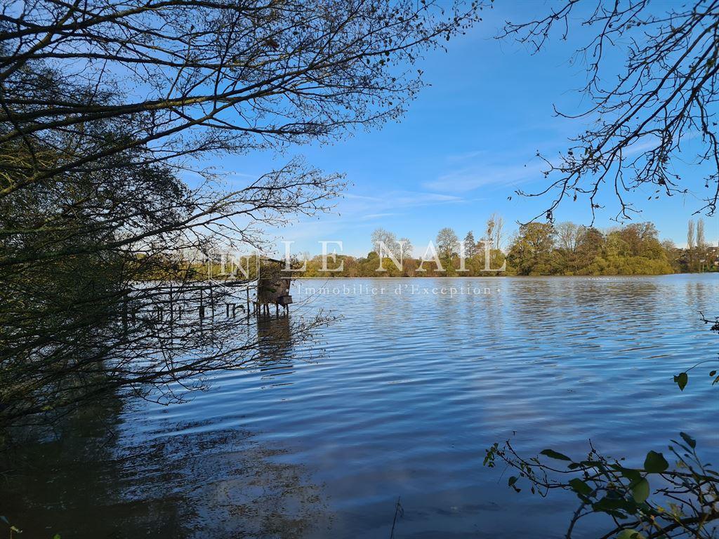Rare 37-acre pond and mill in Pays de la Loire (Southern Mayenne department)