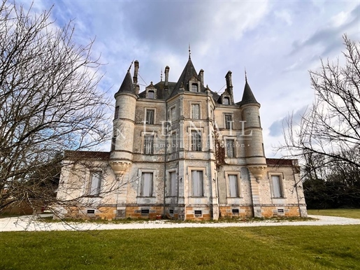 Château A Vocation Commerciale A Vendre Dans Le Sud Du Bocage Ve