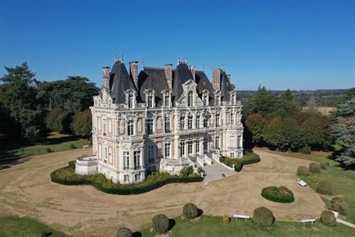 Magnifique château du XIXe siècle à vendre en Maine-et-Loire