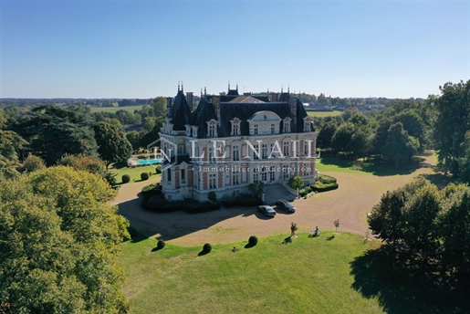 Prächtiges Schloss aus dem 19. Jahrhundert in Maine-et-Loire zu verkaufen
