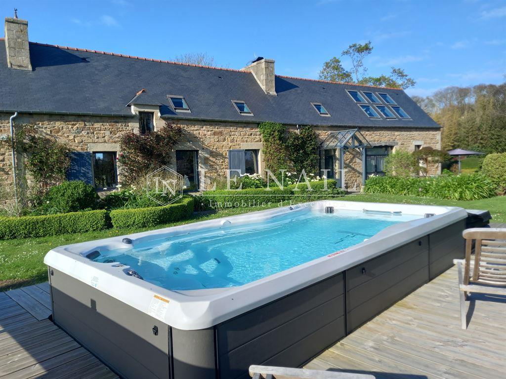 650 M From The Sea : Unique property for sale close to the sea in Brittany