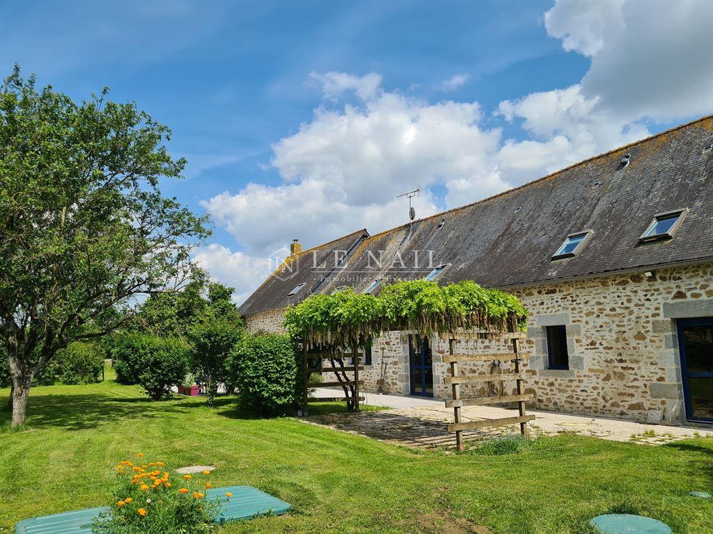 18Th C. House And Equestrian Facilities In Mayenne Departement, For Sale