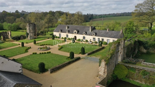 Charming 17th C. Dwelling and its reception building in Mayenne department