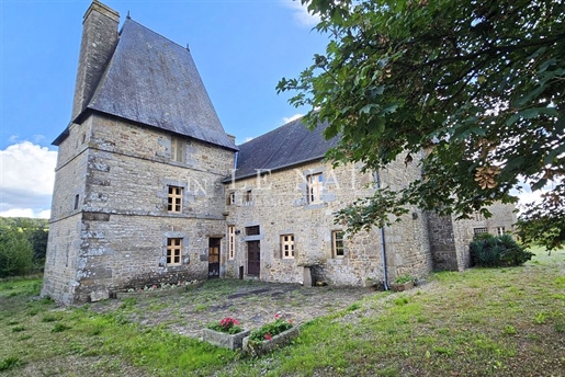 25 Minutes From Mont-Saint-Michel : Attractive 16th and 17th C. Listed manor house in Normandy