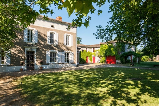 Villa mit Nebengebäuden und Schwimmbad zum Verkauf in der Su