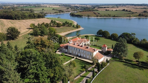 Authentic 18th-CENTURY Pond-Side House In The Bocage Vendéen