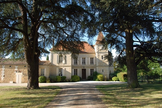 Belle propriété à vendre en bord de Dordogne aux portes de Berge