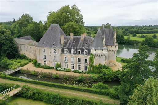 Uitzonderlijk Historisch Monument kasteel te koop in de Sarthe