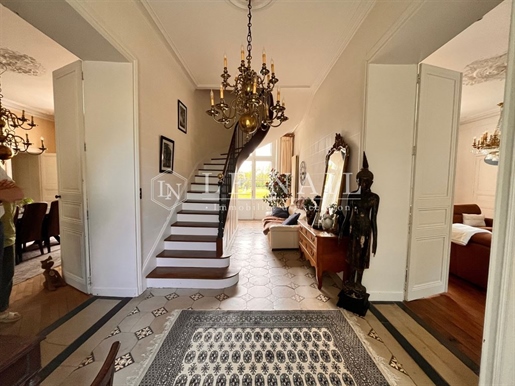 Close to the Ocean, charming 19th Century Château with 8,6 acres of parkland