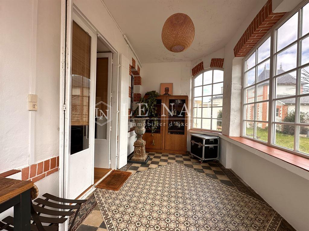 Elegant 19th century seaside villa with outbuildings, close to the beach