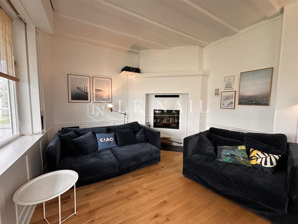 Elegant 19th century seaside villa with outbuildings, close to the beach
