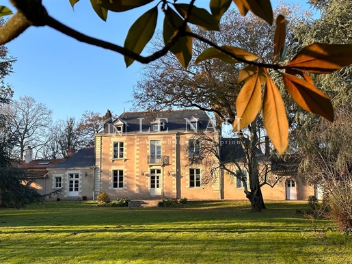 Élégante Maison De Maître Restaurée En Bordure De Loire, A 13 Km