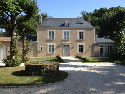 Elegant Restored Manor House On The Banks Of The Loire River, 13 Km From Downtown Nantes