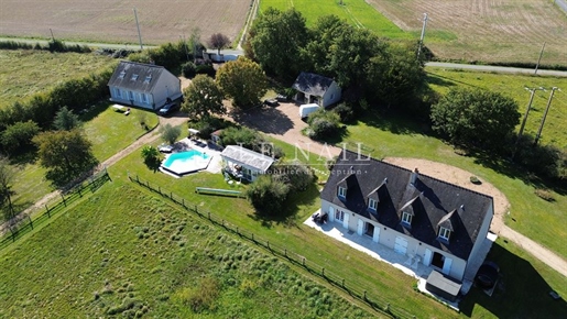 Countryside Residence With 2 Houses, Equestrian Facilities And 8.5 Acres