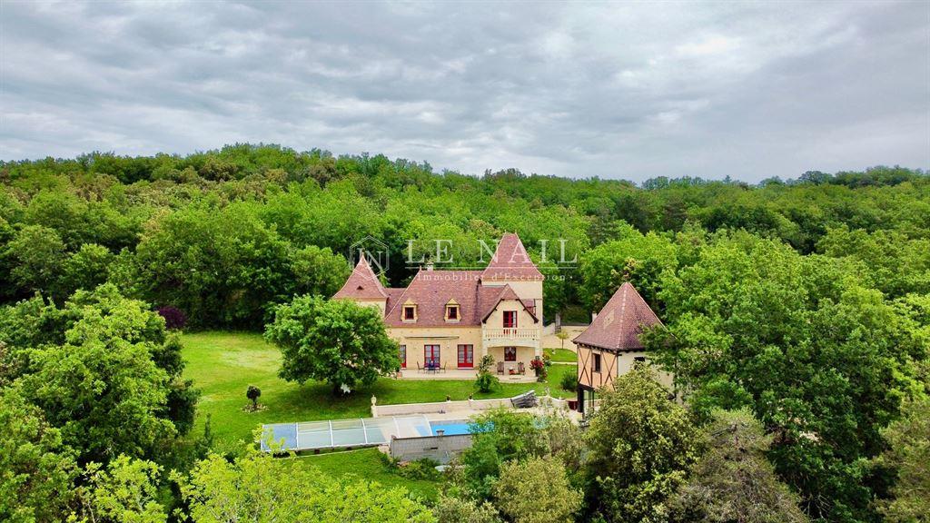 House in Dordogne department with its gite, for sale
