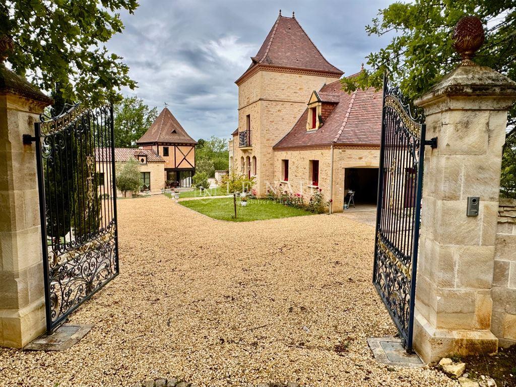 House in Dordogne department with its gite, for sale