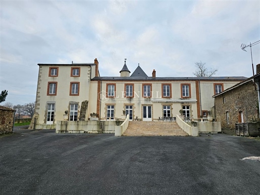 Charmantes befestigtes Haus zum Verkauf in Süd-Anjou