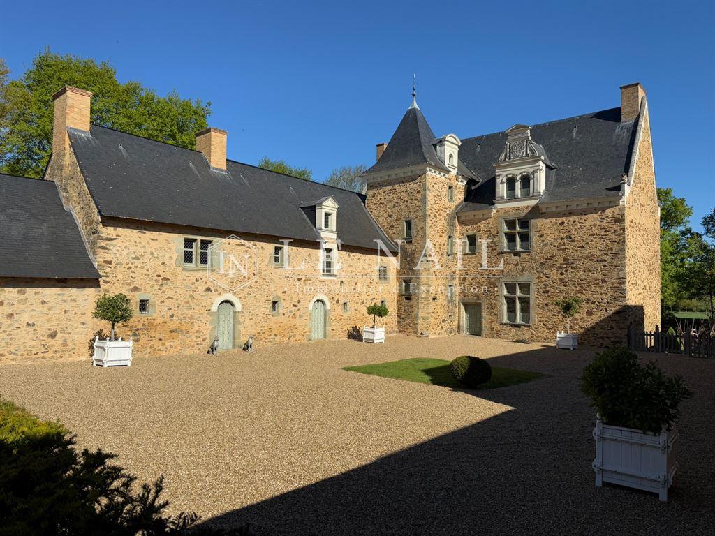 Authentic french listed manor house in Upper-Anjou