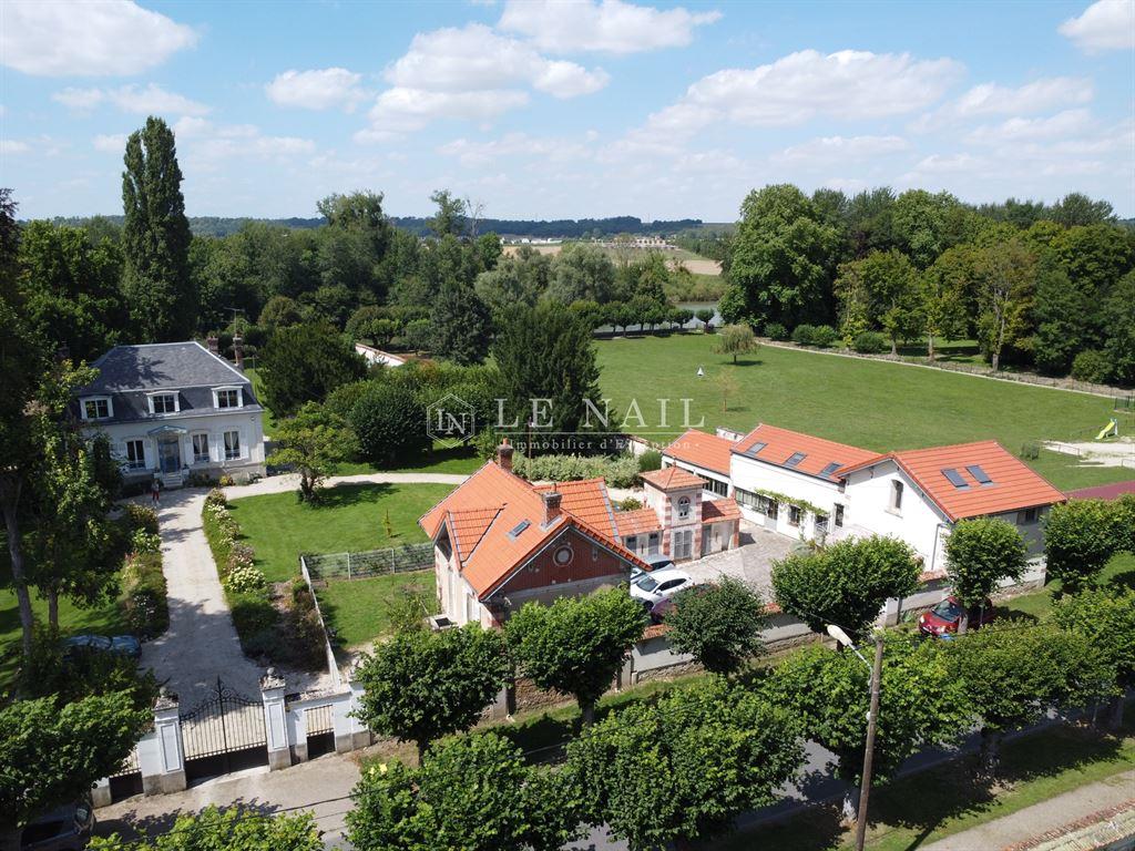 Cumpărare: Proprietate de lux (77100)