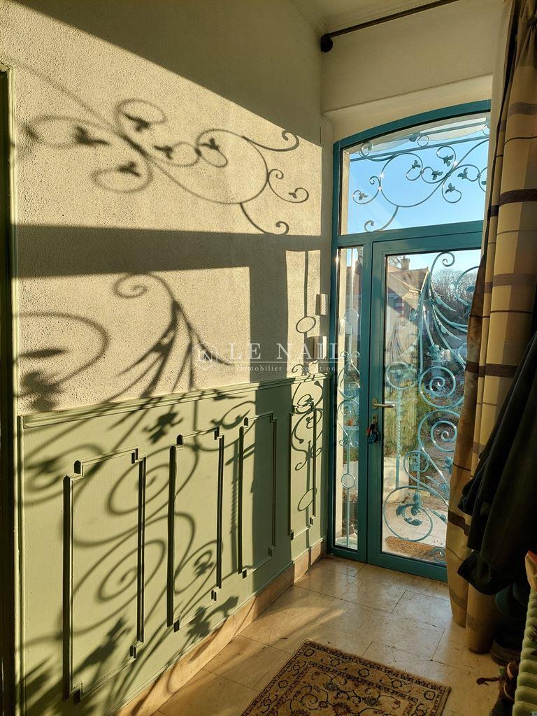Cumpărare: Proprietate de lux (77100)