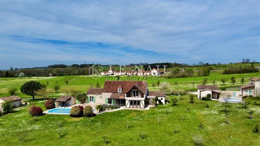 Villa à vendre au coeur d'un domaine avec golf en Dordogne, proch