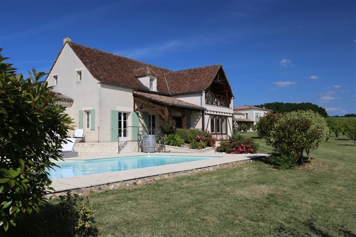 Villa à vendre au coeur d'un domaine avec golf en Dordogne, proch