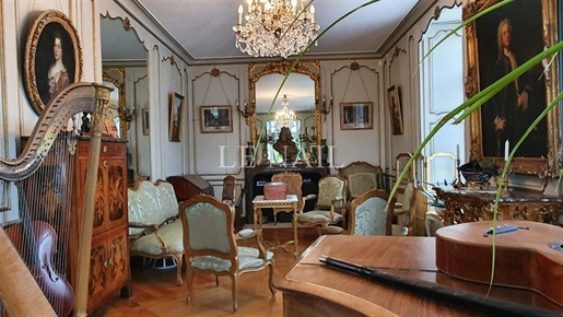 Ravishing restored listed mansion in Manche department.