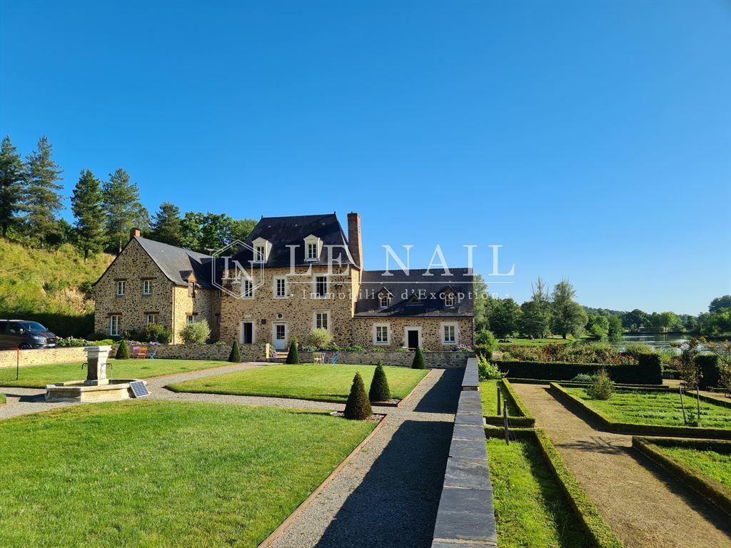Magnificent french manor house for sale in Upper Loire Valley with large estate