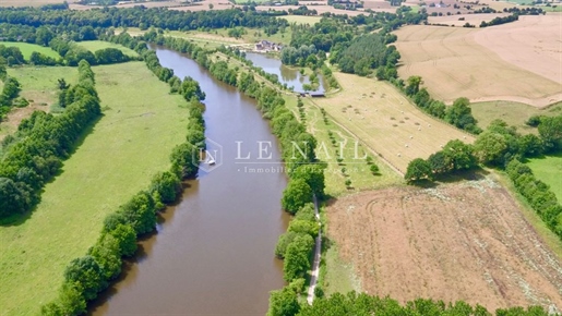 Prachtig landhuis en zijn landgoed van 25 hectare in Mayenne