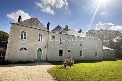 Proche De Nantes, Beau Manoir Du XVIIème Siècle Avec Deux Locati