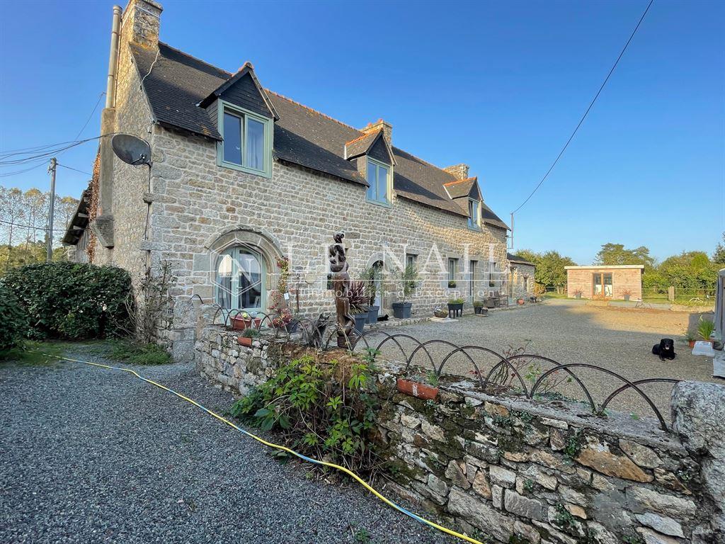20 Minutes From The Beaches : French equestrian property for sale in Brittany