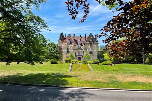 Beautiful chateau for sale at 75 km from Paris